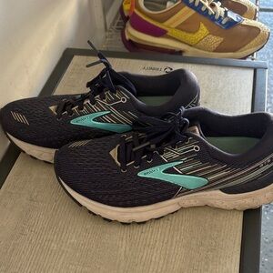 Brooks Women's Athletic Shoes - Black and Teal
